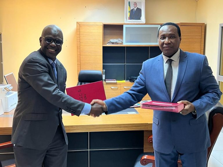 Convention entre La Poste et Ecobank